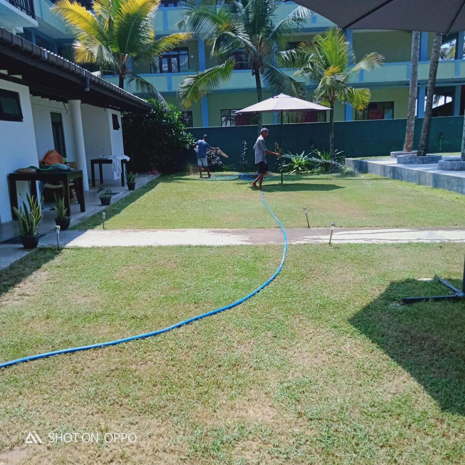 Thiranagama Beach Hotel Hikkaduwa Extérieur photo