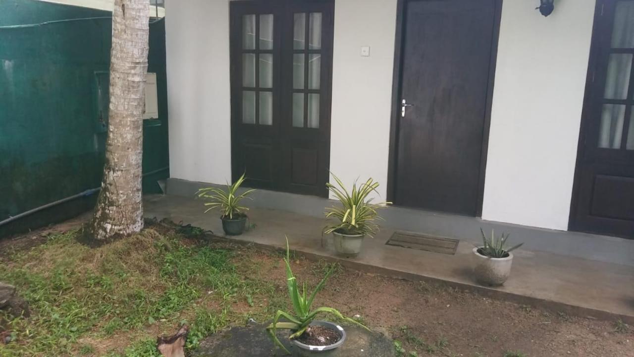 Thiranagama Beach Hotel Hikkaduwa Chambre photo