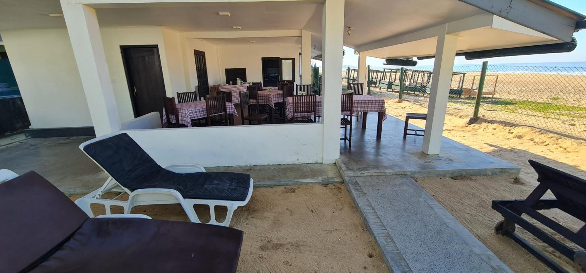 Thiranagama Beach Hotel Hikkaduwa Extérieur photo