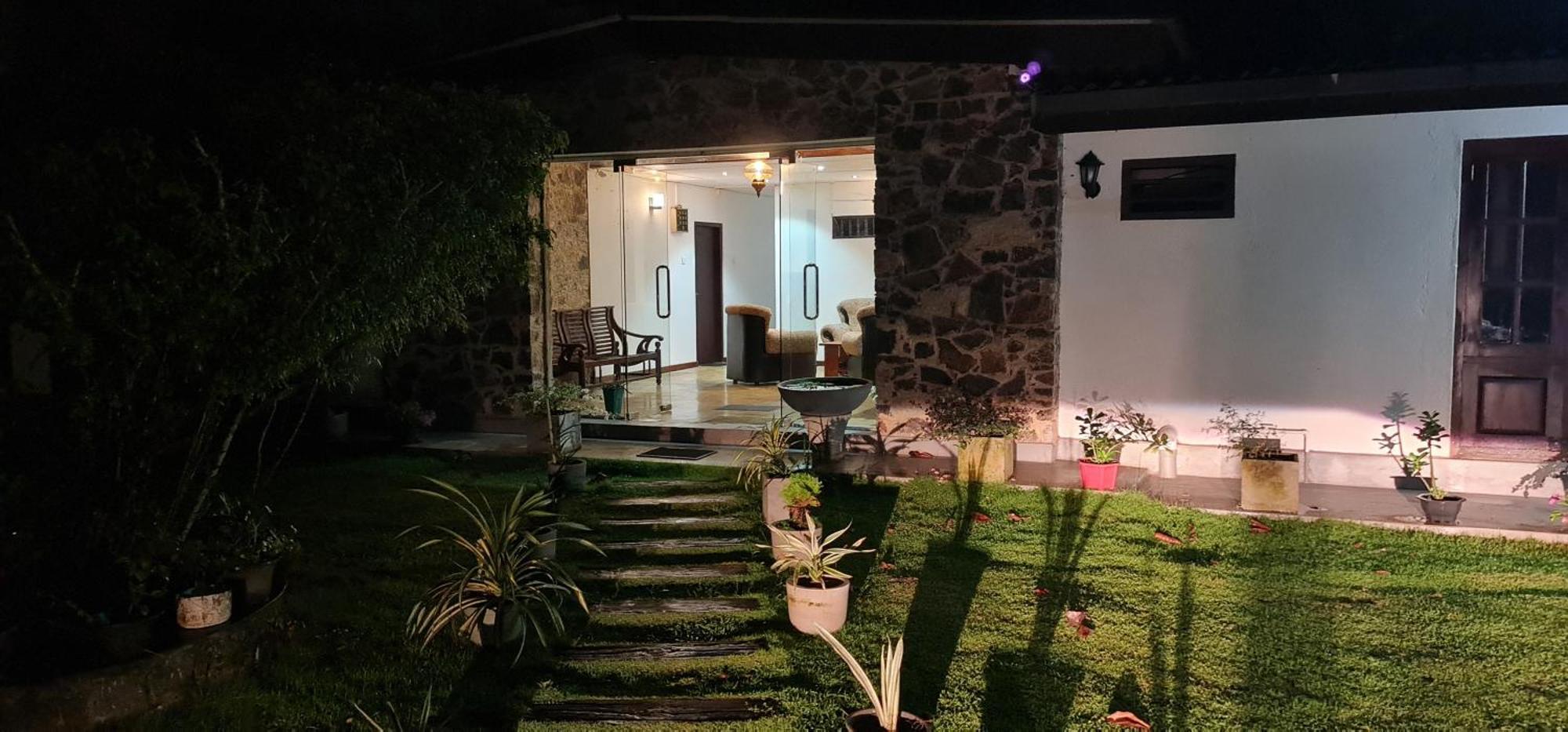 Thiranagama Beach Hotel Hikkaduwa Extérieur photo