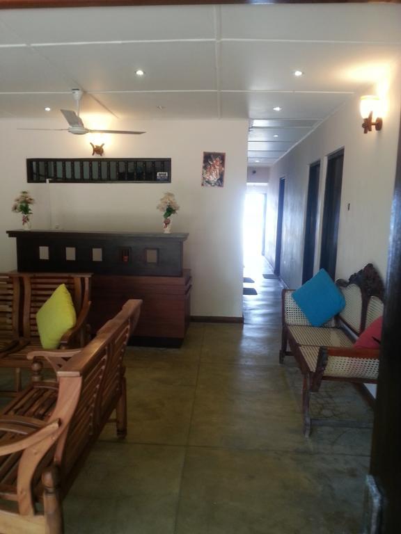 Thiranagama Beach Hotel Hikkaduwa Extérieur photo